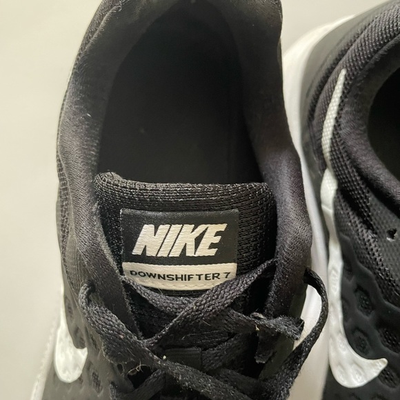 NIKE Women’s Downshifter 7 Running Shoes Sneakers Black White Sz 11 - Picture 6 of 11